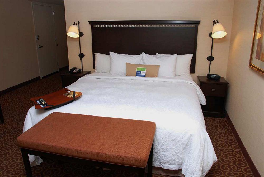 Hampton Inn & Suites Staten Island Nova Iorque Quarto foto